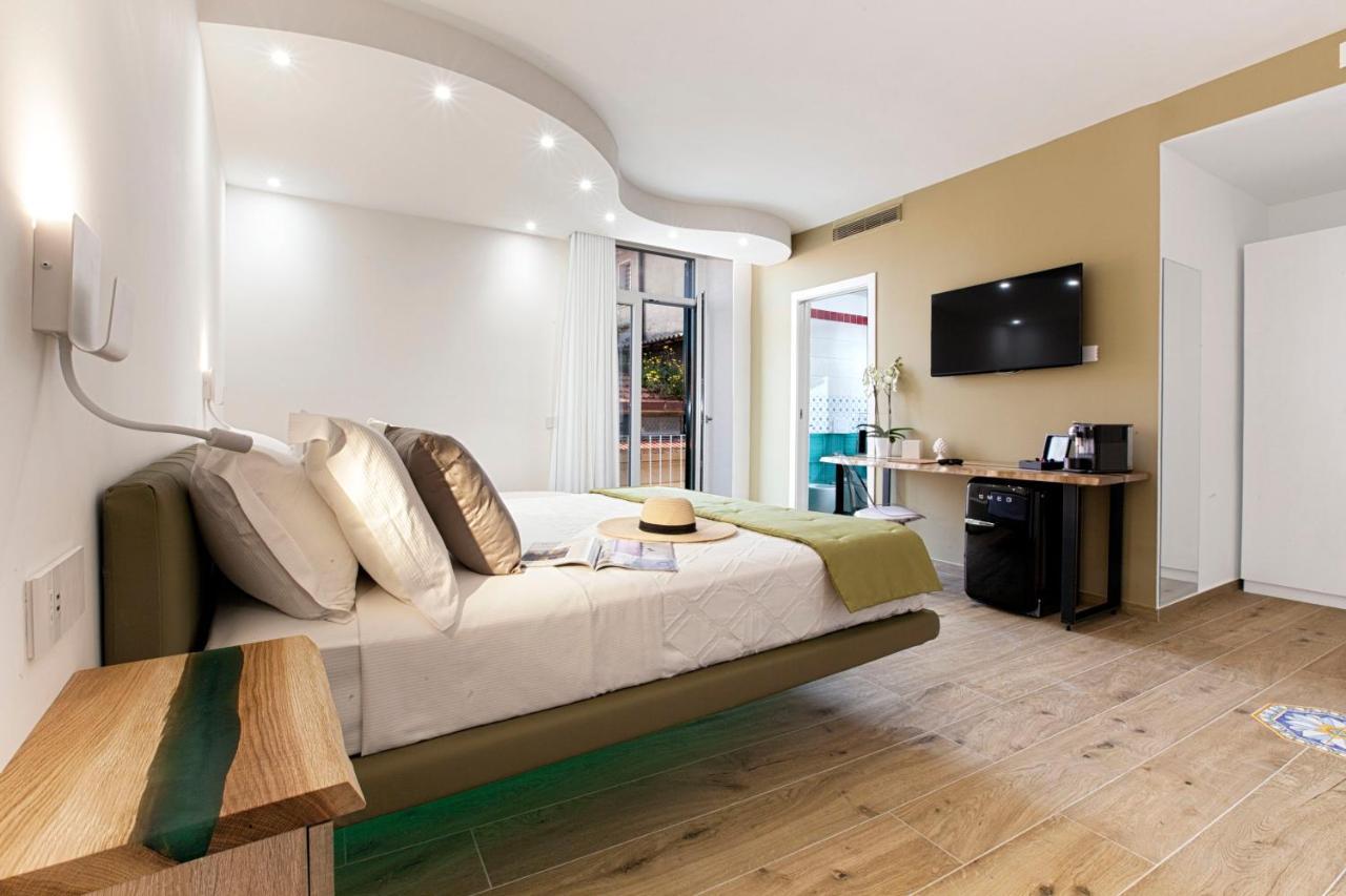 Yourhome - Lidia Rooms & Suites ซอร์เรนโต ภายนอก รูปภาพ