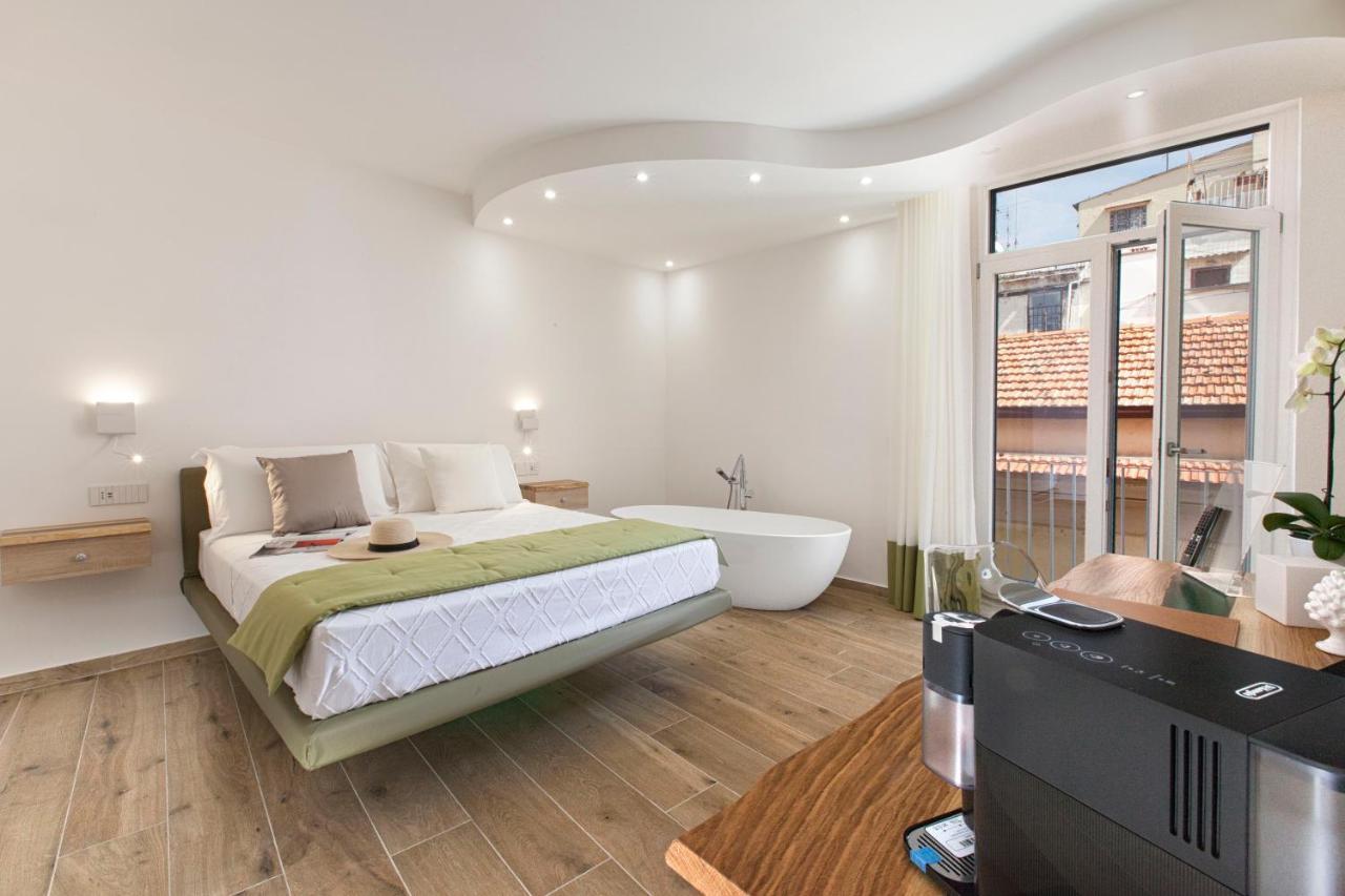 Yourhome - Lidia Rooms & Suites ซอร์เรนโต ภายนอก รูปภาพ