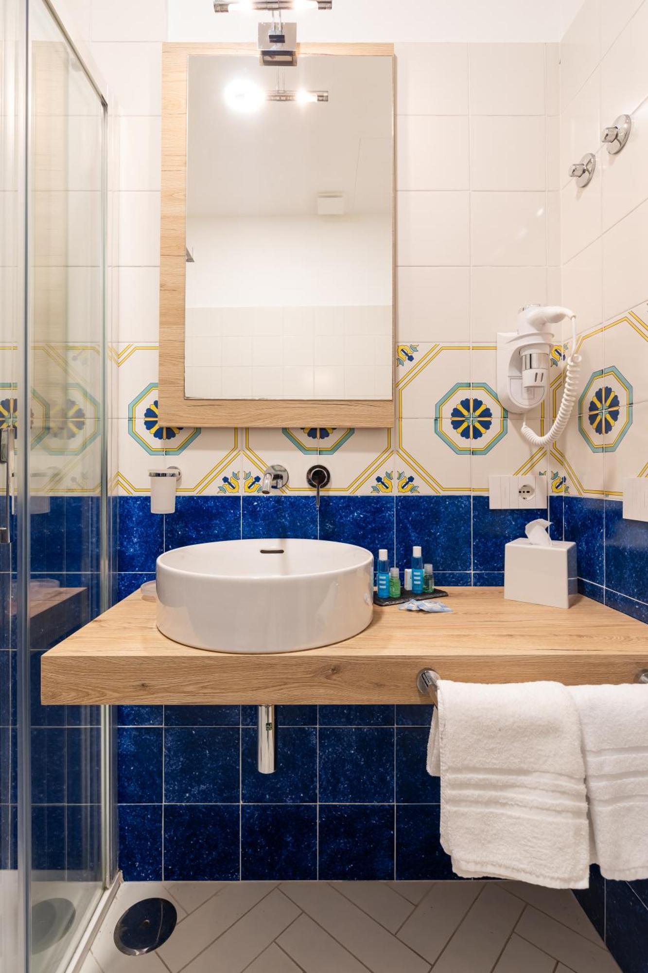 Yourhome - Lidia Rooms & Suites ซอร์เรนโต ภายนอก รูปภาพ