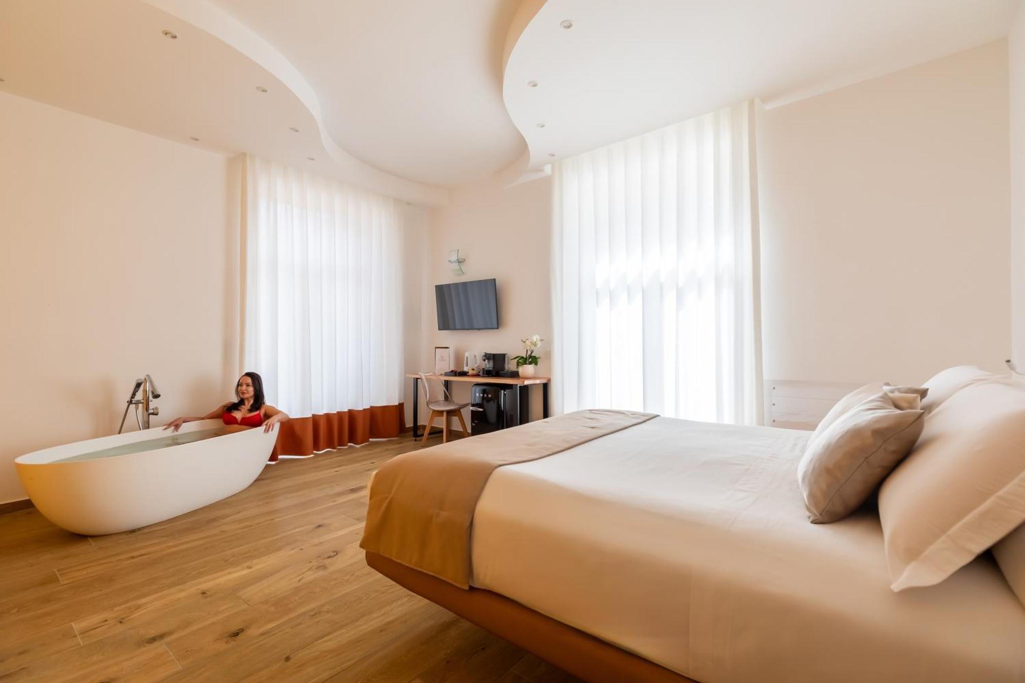 Yourhome - Lidia Rooms & Suites ซอร์เรนโต ภายนอก รูปภาพ