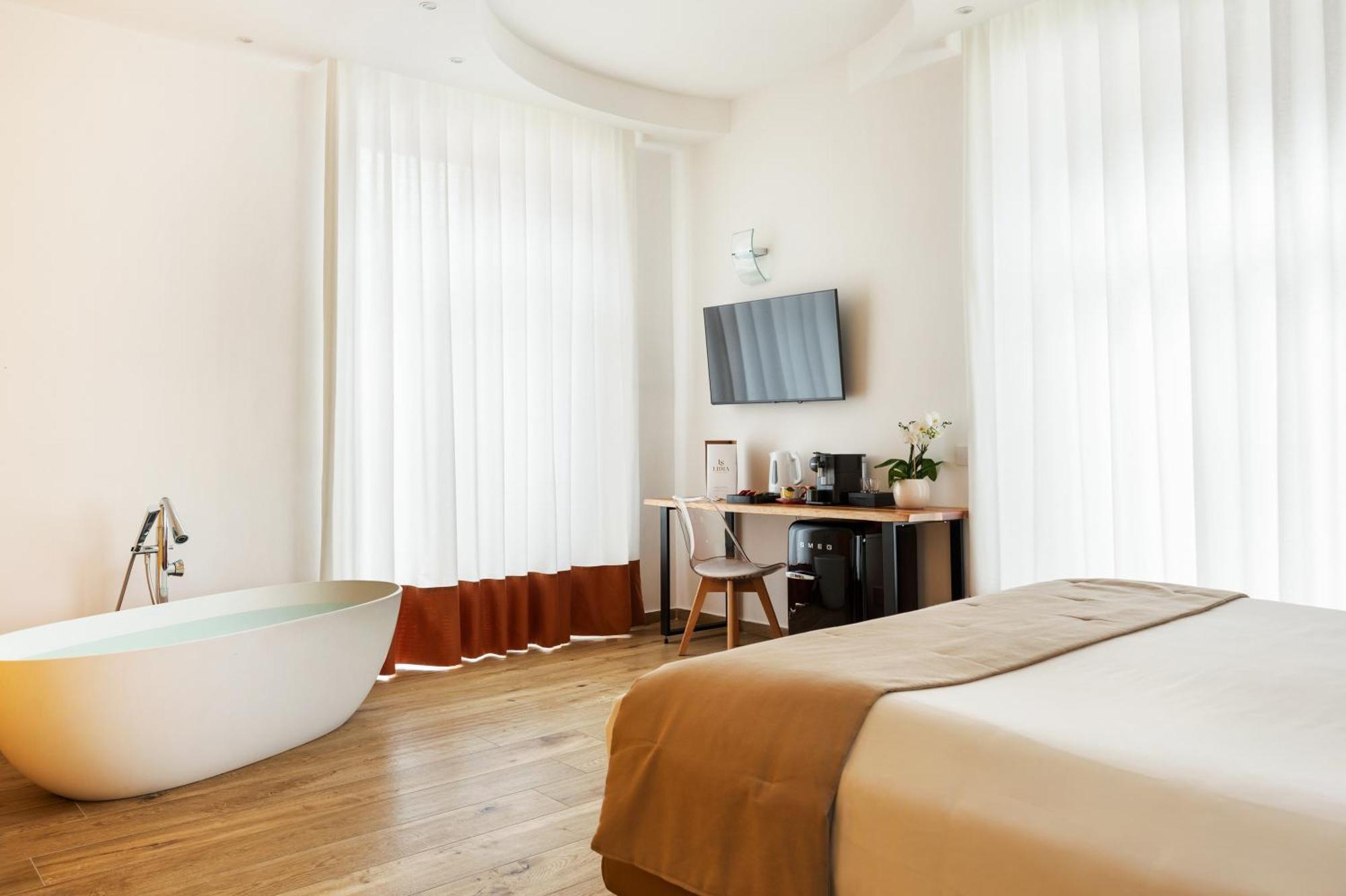 Yourhome - Lidia Rooms & Suites ซอร์เรนโต ภายนอก รูปภาพ